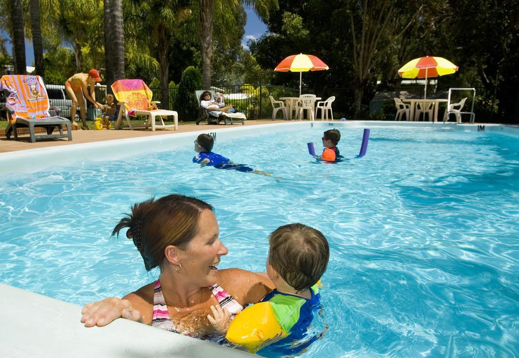 Acclaim Kingsway Tourist Park 호텔 Madeley 외부 사진