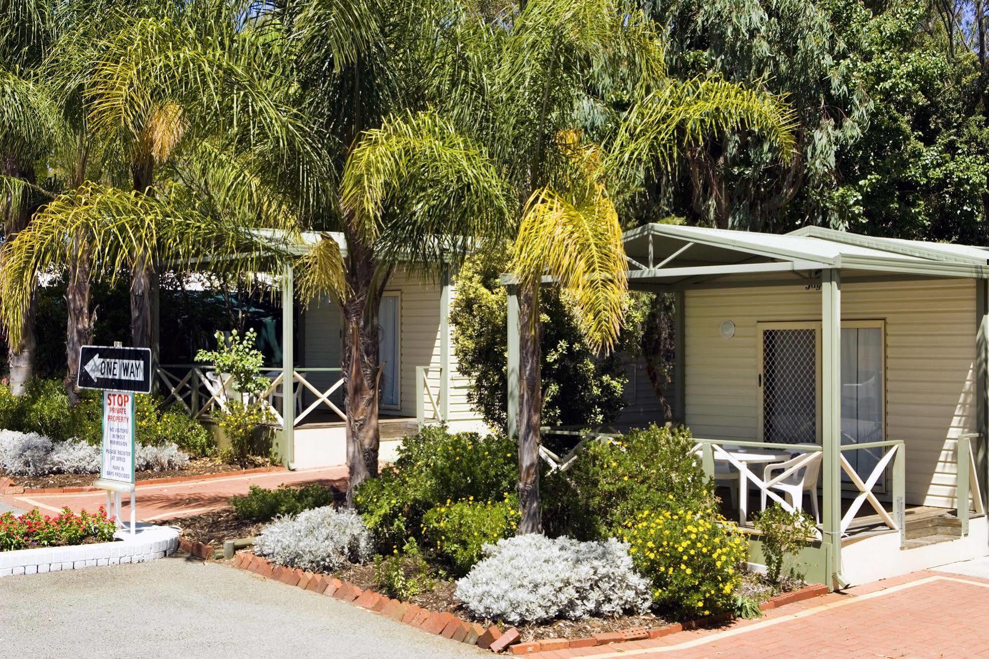 Acclaim Kingsway Tourist Park 호텔 Madeley 외부 사진