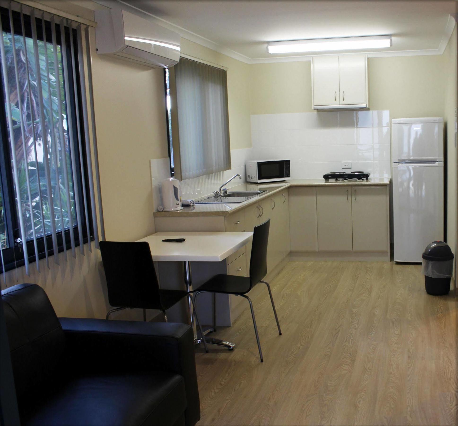 Acclaim Kingsway Tourist Park 호텔 Madeley 외부 사진
