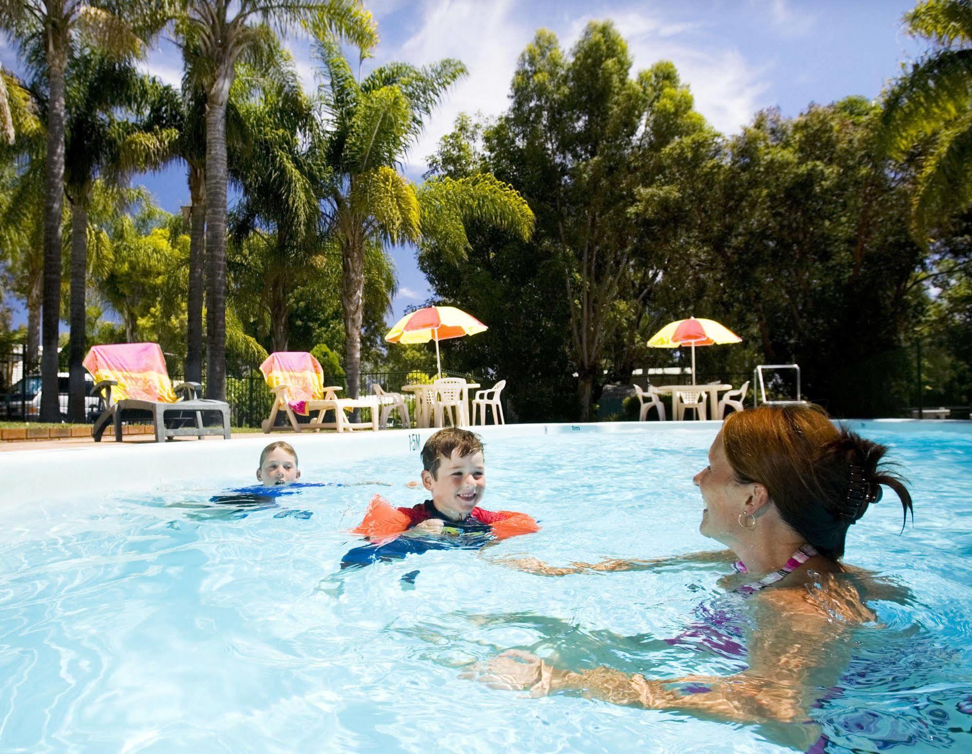 Acclaim Kingsway Tourist Park 호텔 Madeley 외부 사진
